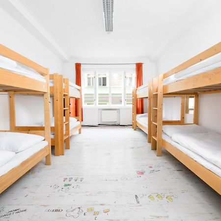 Benedikt City Center Hostel Prag Exteriör bild