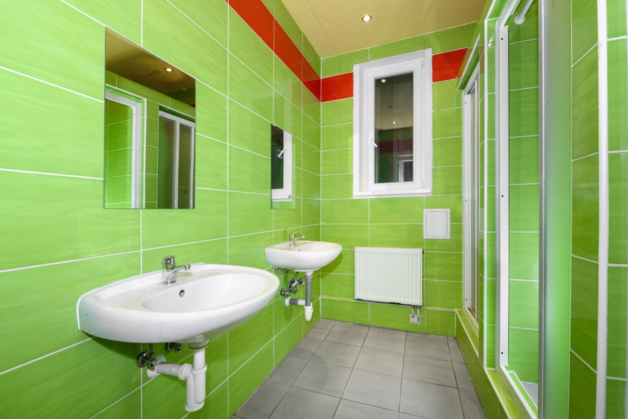 Benedikt City Center Hostel Prag Exteriör bild