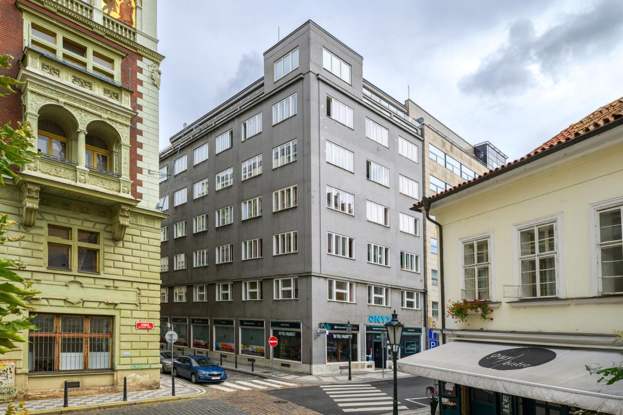 Benedikt City Center Hostel Prag Exteriör bild