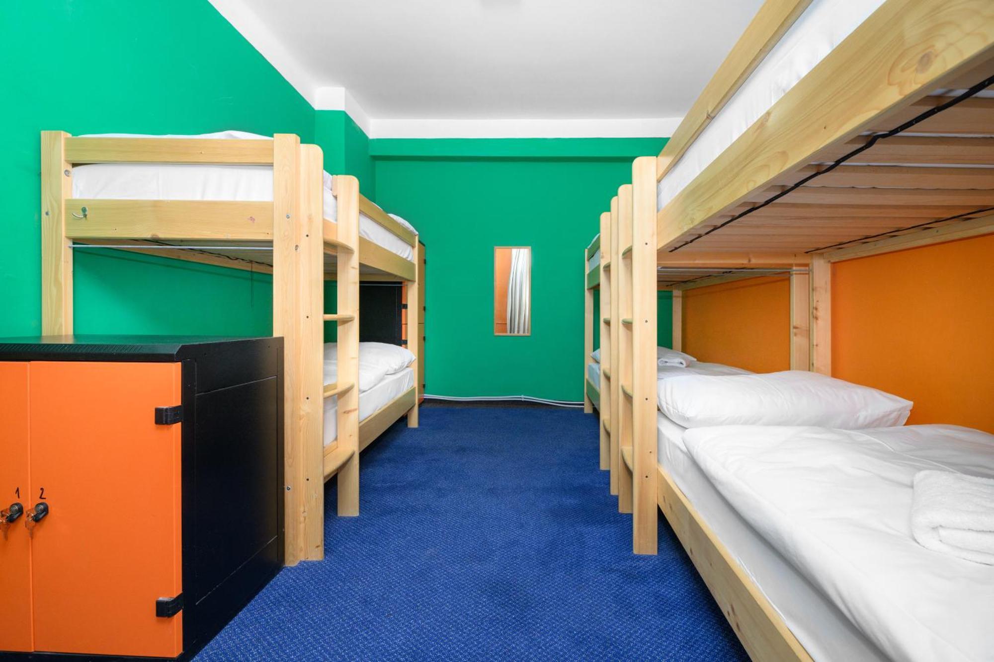 Benedikt City Center Hostel Prag Exteriör bild