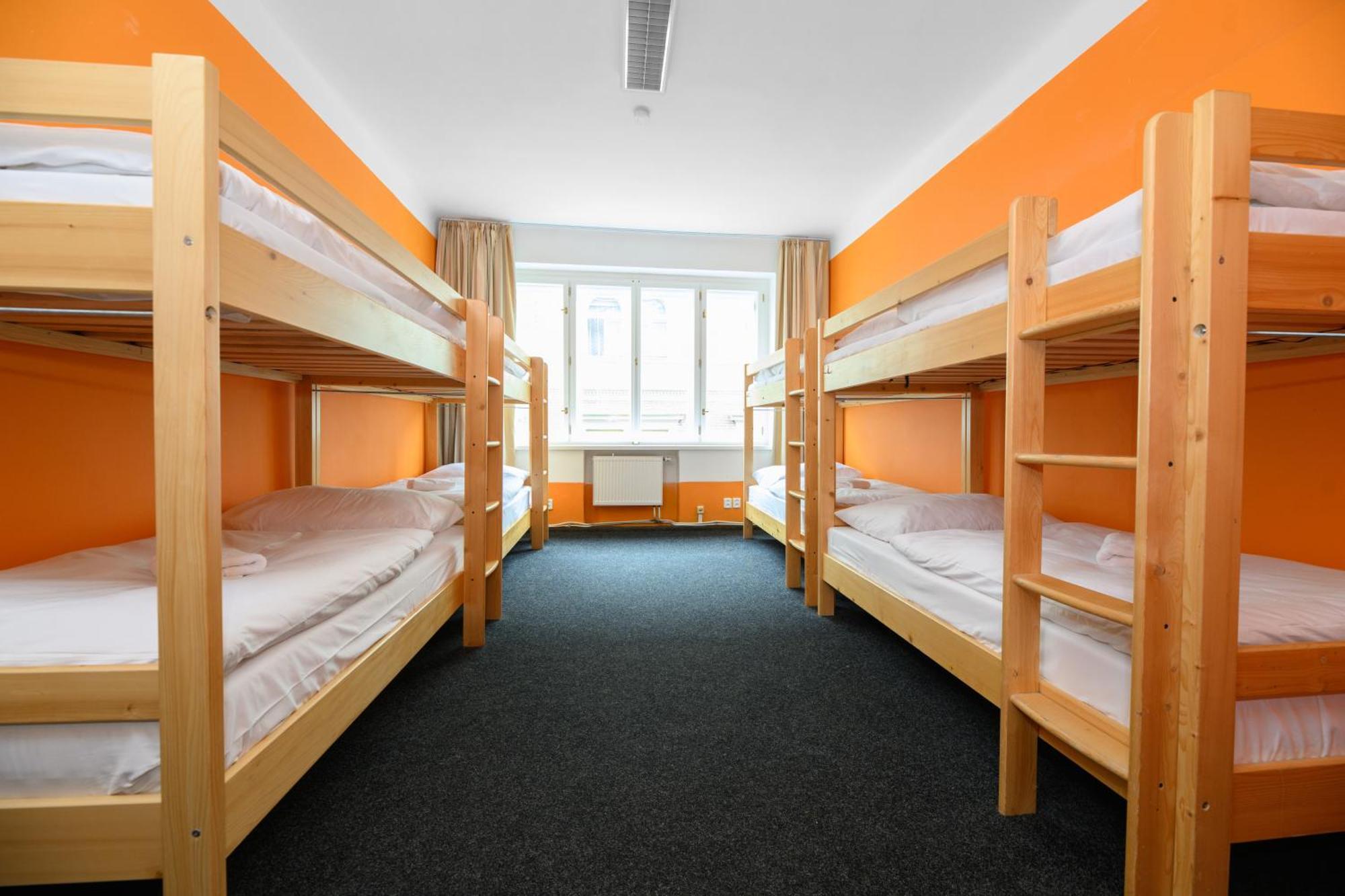 Benedikt City Center Hostel Prag Exteriör bild