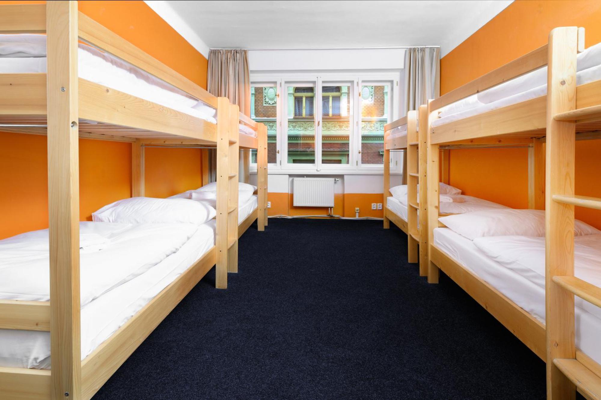 Benedikt City Center Hostel Prag Exteriör bild